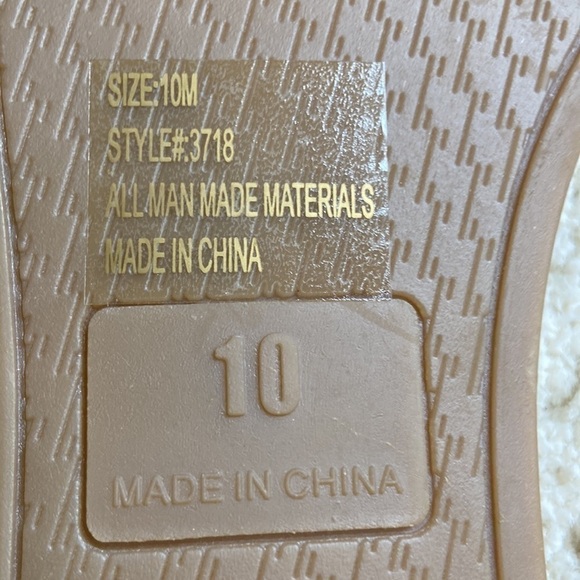 🐍 𝅺NYC New York and Company Faux Snakeskin Slide Sandals Tan Size 10 NWT - Picture 7 of 10